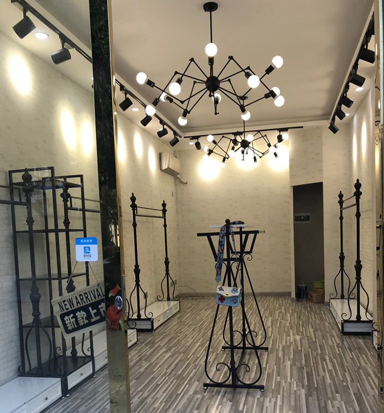 Magic Bean Web Red chandelier Industrial wind spider chandelier personality art retro wheel restaurant network cafe iron art lamp