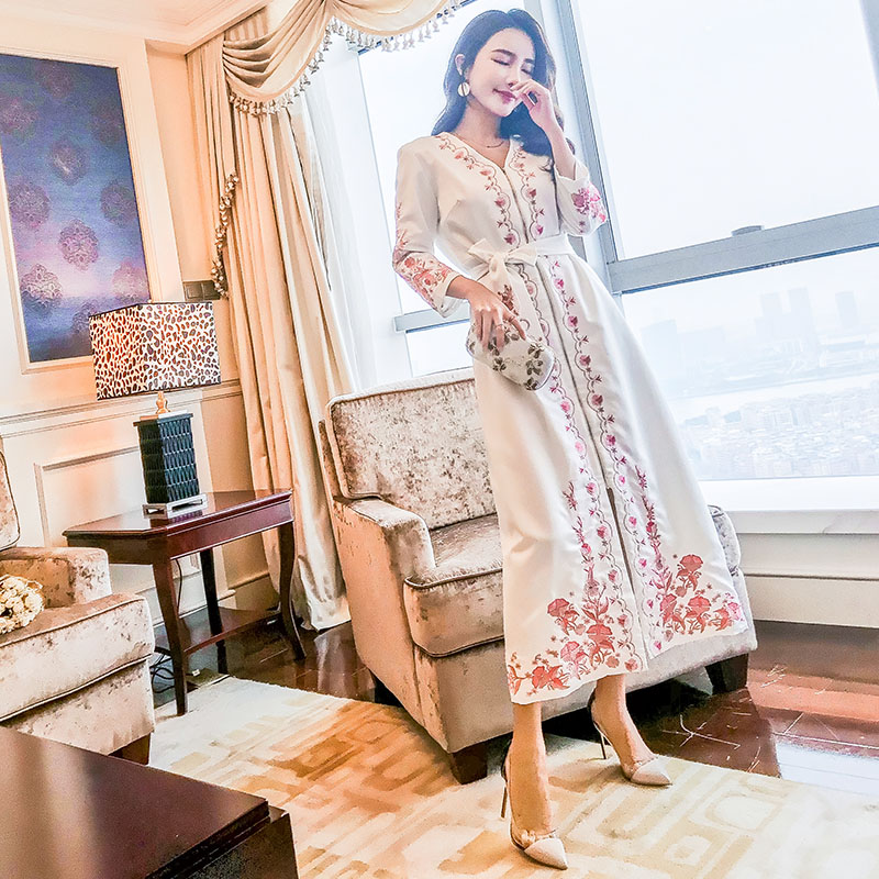 Foreign Dress Lady Autumn Winter 2021 Autumn New Heavy Work Embroidery Chinese Improved Qipao Long Version Temperament Popular High-end Tide