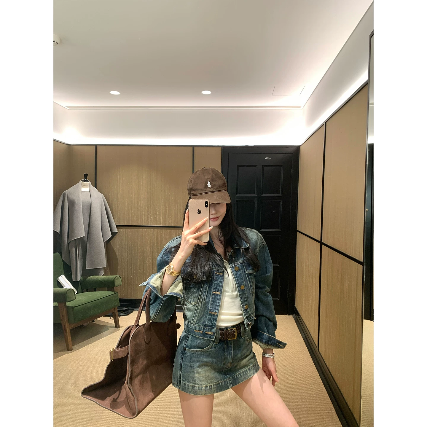 区区欧阳 'Fern excellent ratio' hot girl Bi enters!Washed blue short denim jacket suit