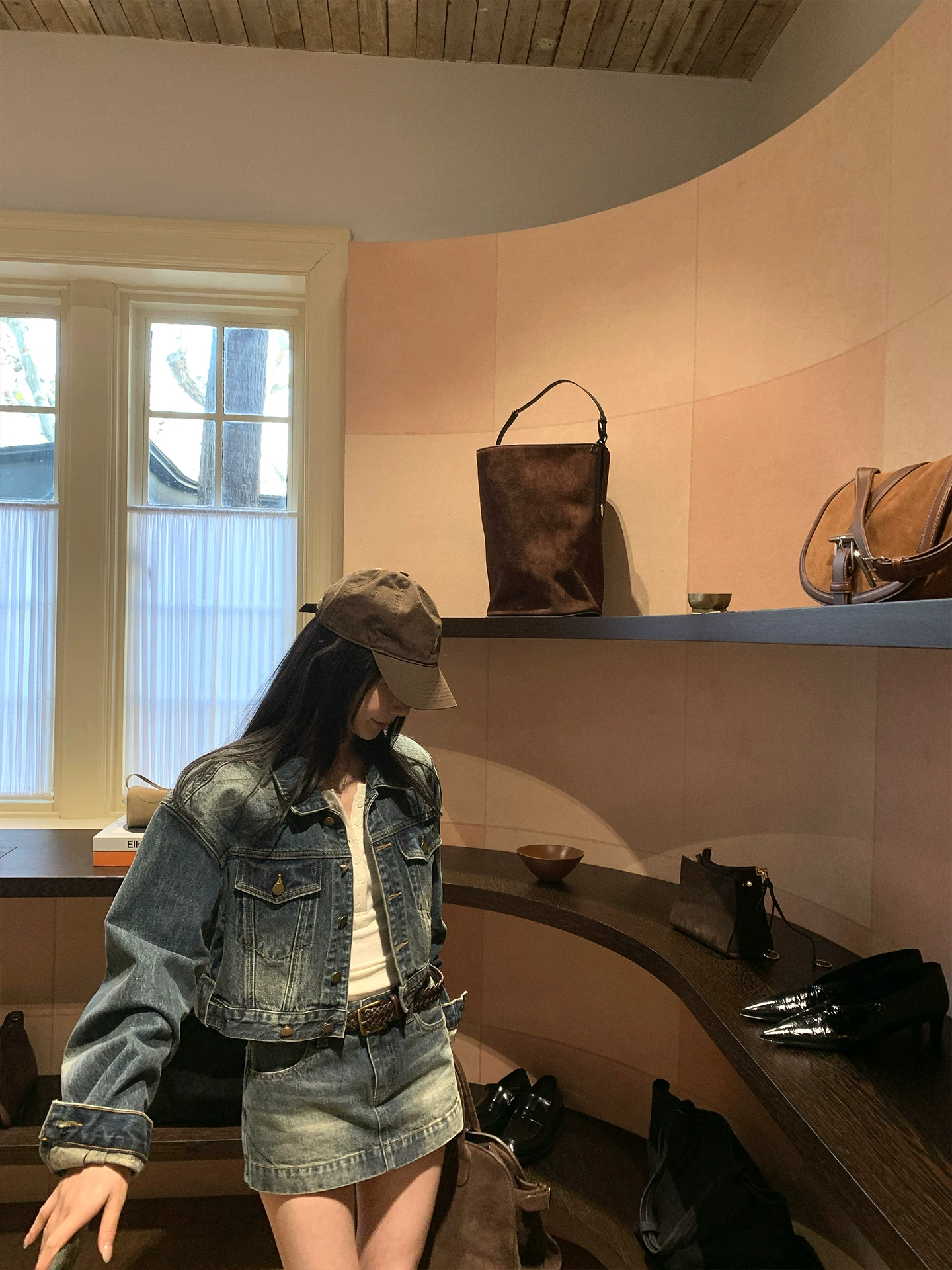 区区欧阳 'Fern excellent ratio' hot girl Bi enters!Washed blue short denim jacket suit