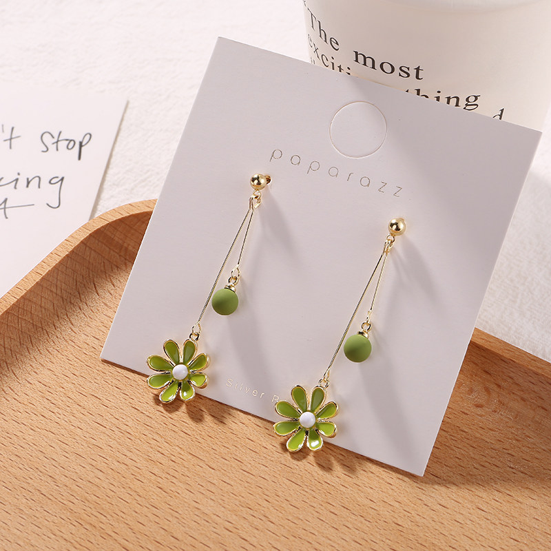 Avocado green flower daisies fresh wild earrings 2020 new trendy Korean temperament no ear pierced ear clip