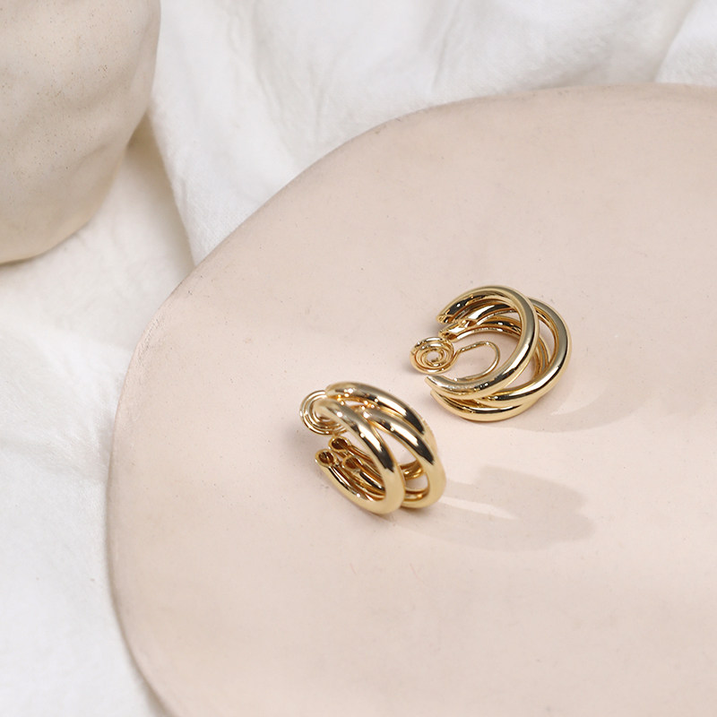 Net red temperament high-sensitivity luxury metal earring atmosphere suitable for round face female mosquito incense plate without ear hole clamp