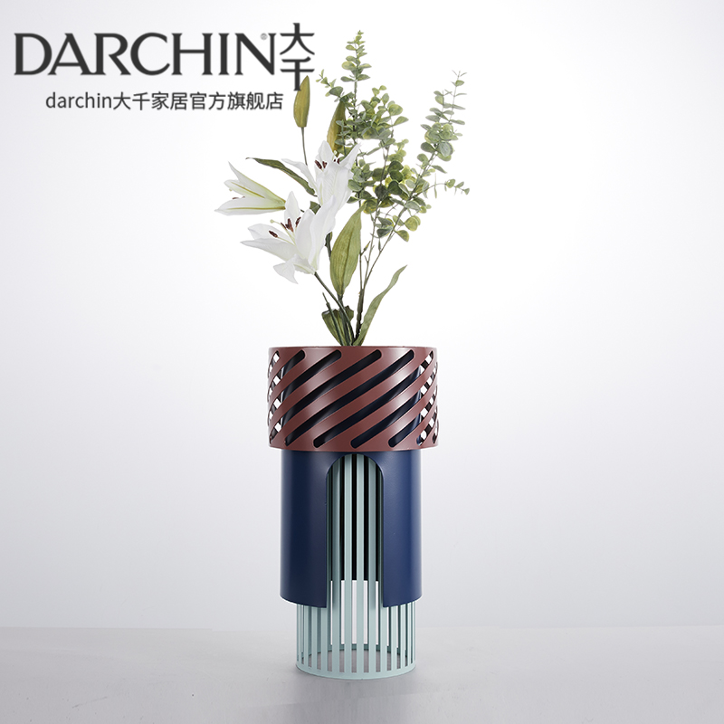 Modern creative wrought iron flower apparatus Simple Nordic hollow flower arrangement dry flower apparatus Metal ornaments Living room home decorations