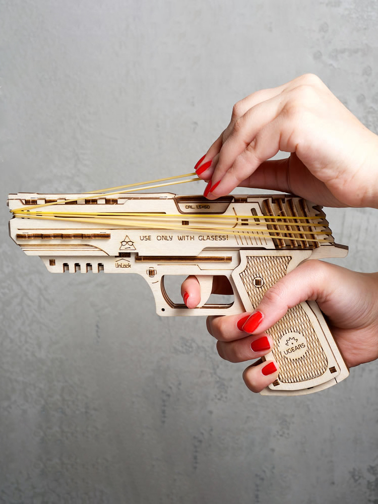 Ukraine UGEARS wooden mechanical transmission model can be issued with a rubber band pistol assembly toy gift for boys