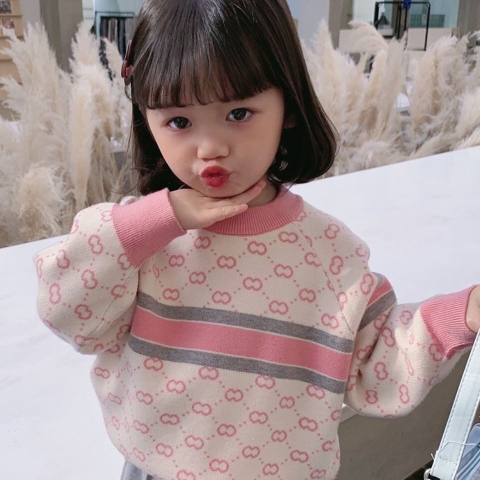 Girls fashionable knitting sweater in the spring of 2023 with a baby's baby's ocean gas