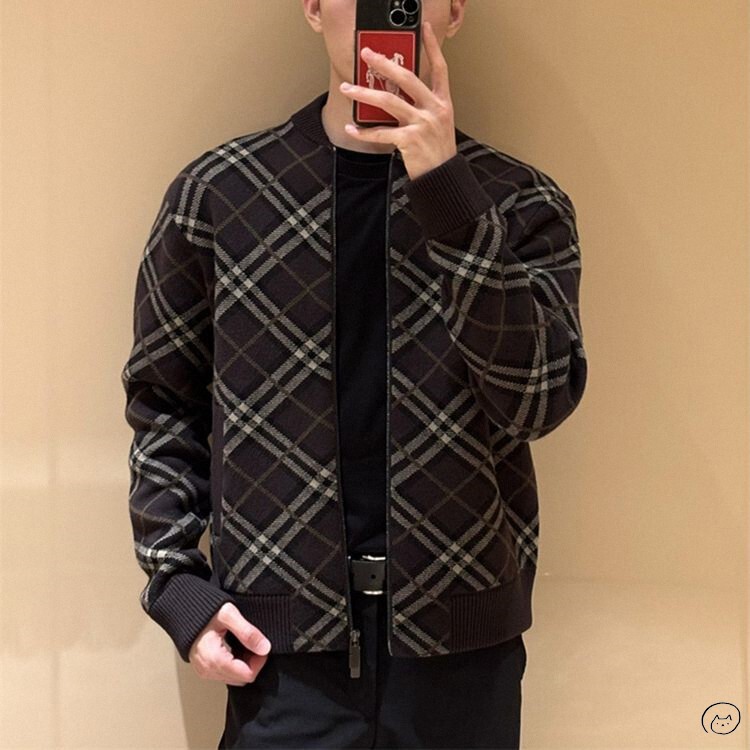 Burberry/Burberry's New Classic Patchwork Contrasting Diagonal Plaid Baseball Jacket for Women and Men Burberry/Burberry's New Classic Patchwork Contrasting Diagonal Plaid Baseball Jacket for Women and Men