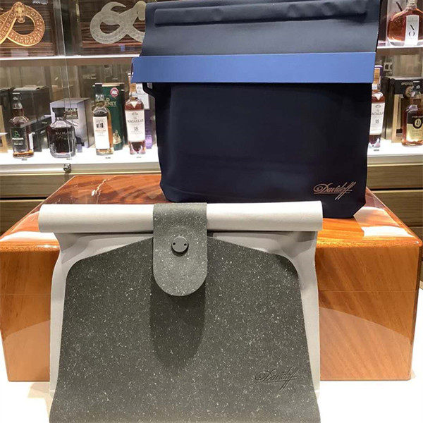 Davidoff cigar moisturizing bag DAVIDOFF imported portable cigar bag 8 cigar sets travel bag