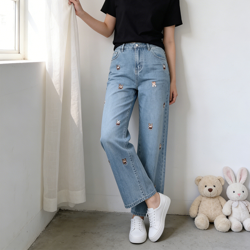 150kg Plus Size Cartoon Embroidered Jeans for Women, Vintage Distressed Straight Loose Fit, Slimming High-Waisted Wide-Leg Pants