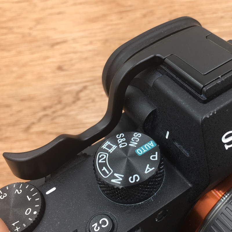 New Sony A7M2 A7M3 A7R2 A7R3 A9 Micro-SLR camera hot shoe thumb buckle hot shoe protection finger handle