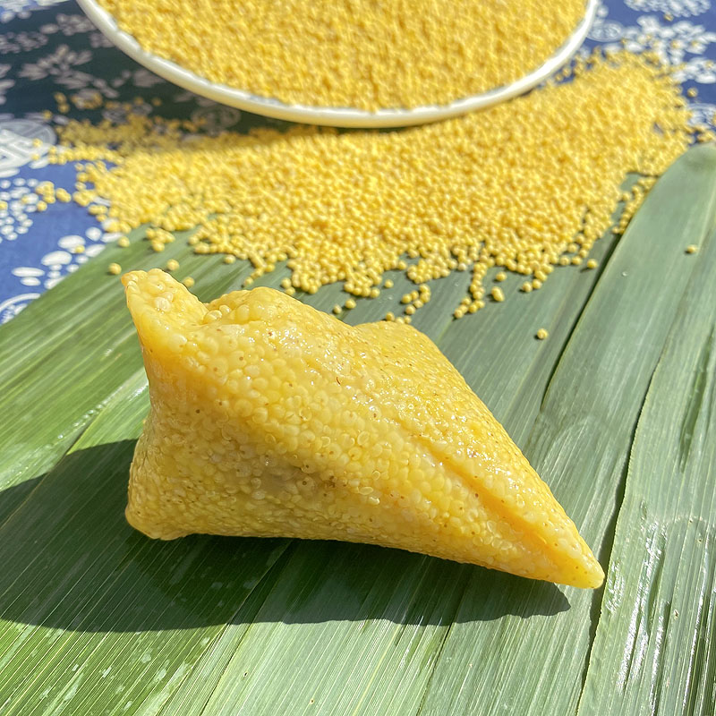 Pure Rhubarb Rice Glutinous Rice Dumplings Reed Leaves glutinous rice dumplings Tohoku Handmade glutinous rice dumplings Glutinous Rice Dumplings in Dragon Boat Festival Glutinous Rice Dumplings of Glutinous Rice Dumplings