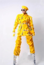 Yi performer to customize yellow skin new fashion Alec peak performing in nightclub bar ds