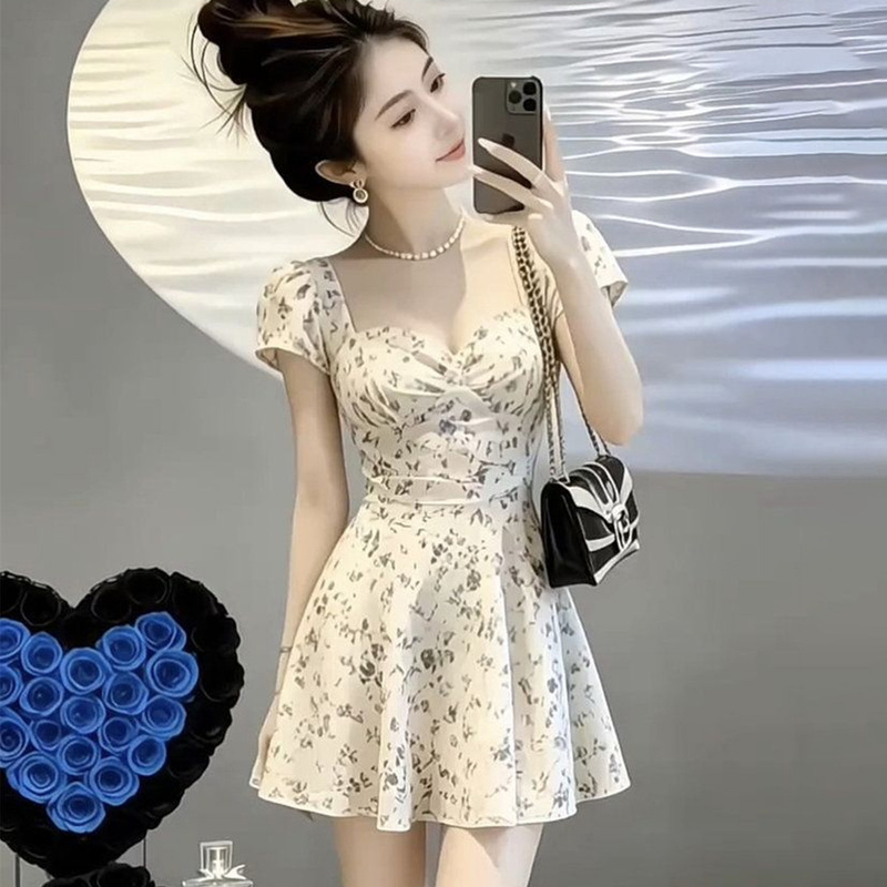 French Resort Style Fashionable and Beautiful Floral Skirt for Women 2026 Summer New Style Elegant Slimming Short-Sleeved A-Line Dress French Resort Style Fashionable and Beautiful Floral Skirt for Women 2026 Summer New Style Elegant Slimming Short-Sleeved A-Line Dress