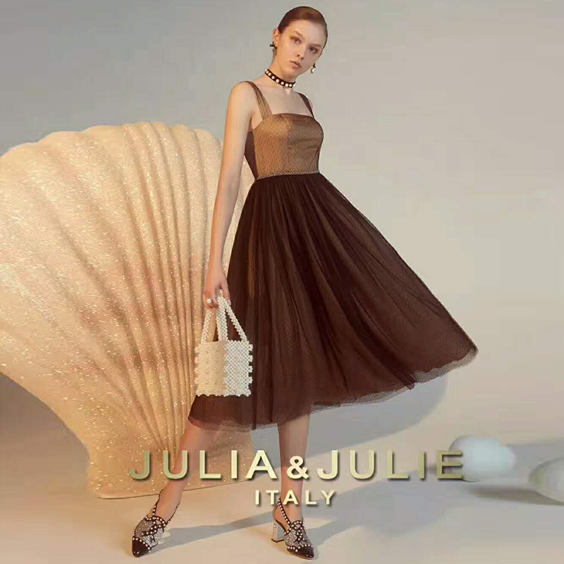 Julia & Julie 2018春夏新品仙气柔软点点网纱吊带连衣裙黑肤色