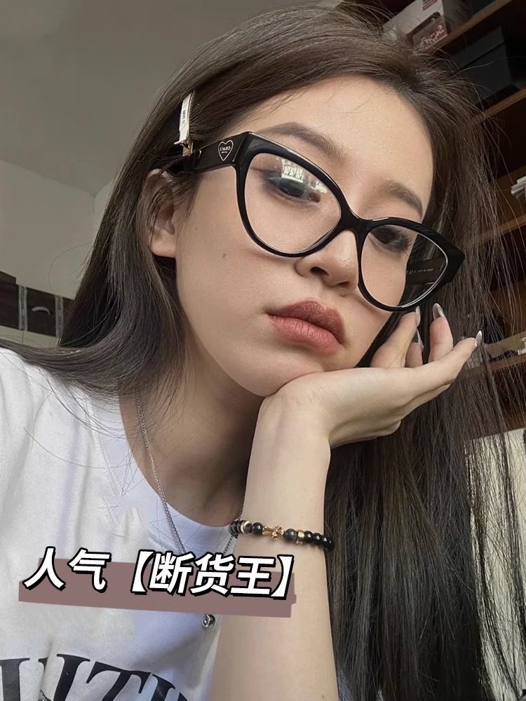 Personalized Cat-Eye Glasses for Nearsighted Women, Customizable Prescription, High-End Style, Natural Look, Makes Face Look Smaller, Black Frame, Suitable for Square and Round Faces