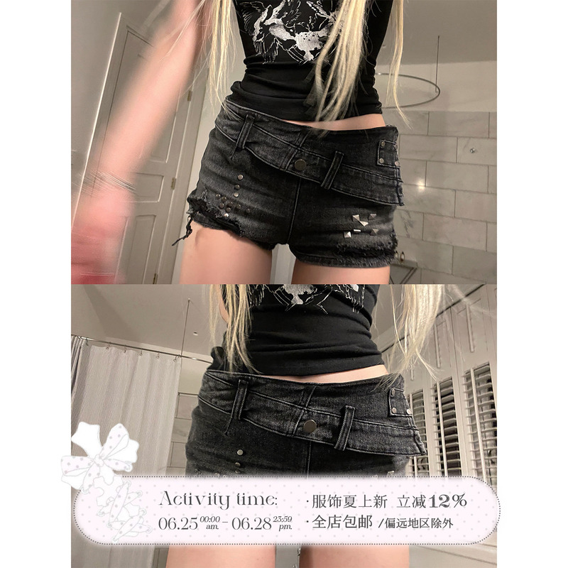 Rase Le Sol'Darkdenim' American Retro Black Studded Denim Shorts Low-Rise Cuffed Hot Pants