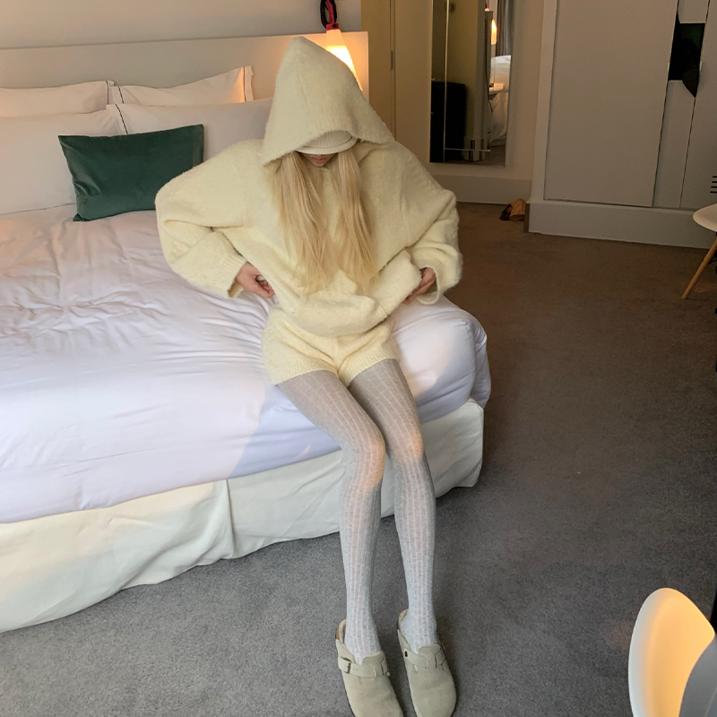 Rase Le Sol'Snow Fairy' Soft and Loose Lazy Hooded Sweater and Knitted Shorts Set