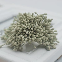 Около 400 матовых светло -серого