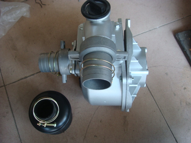 The water pump assembly next to the 2-inch gasoline engine water pump, high power and large water output, aluminum casing with filter screen drag pump