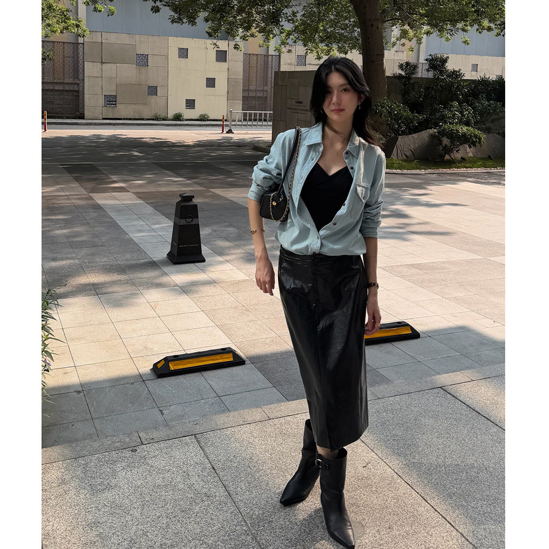 Aetherll Light Blue Washed Denim Shirt for Women Early Autumn Loose Lapel Long-Sleeved Retro Casual Layered Shirt