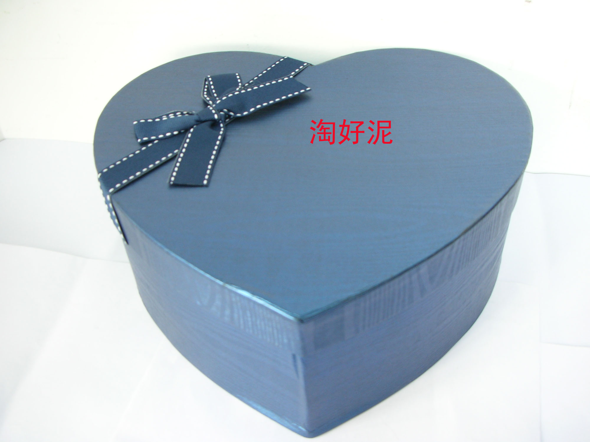 Heart-shaped gift box heart-shaped gift wrapping box Large number 25 * 21 5 * 9 6cm wood grain surface delicacy