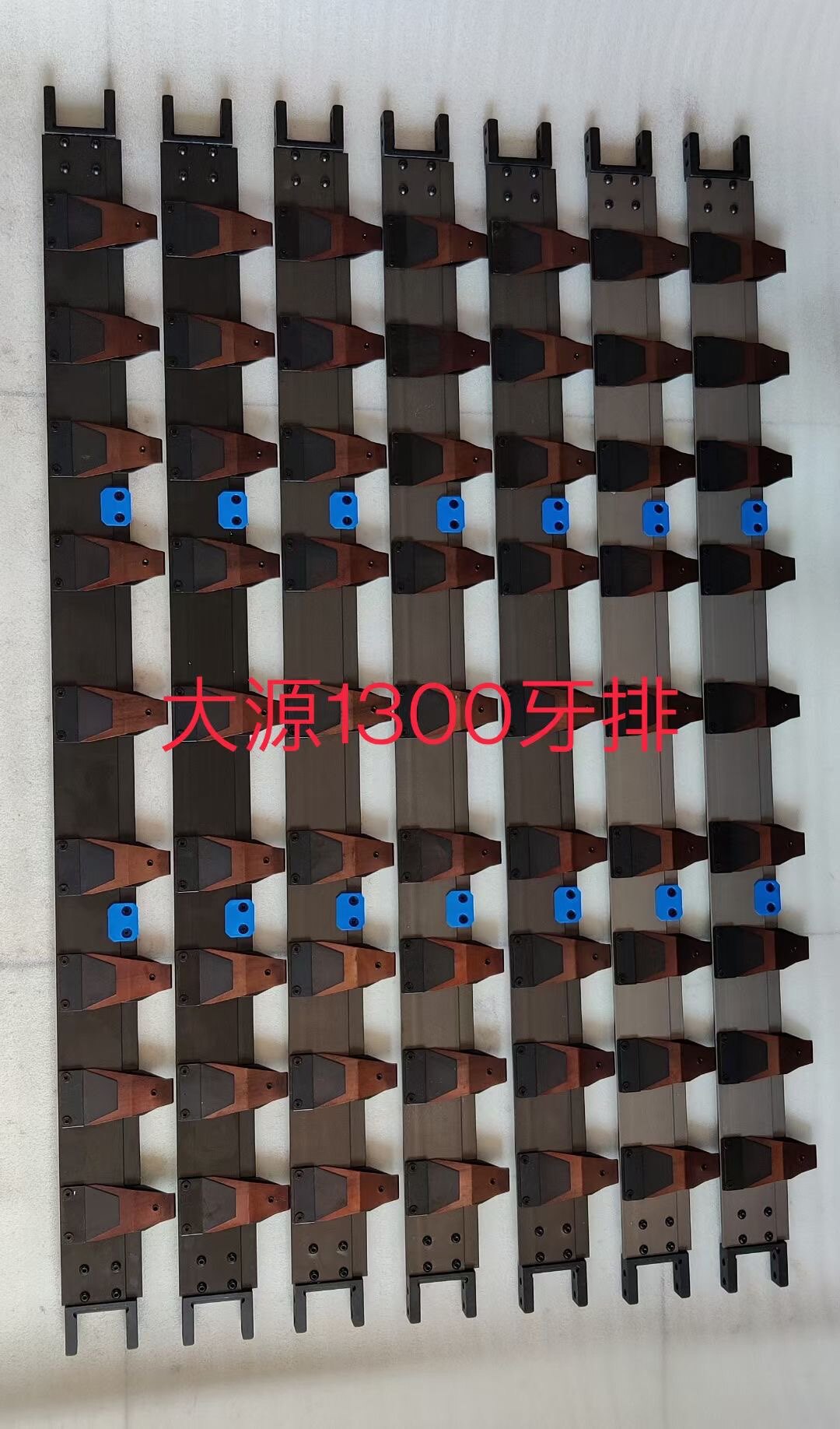 Tooth row assembly for large source 1300 automatic die-cutting machine