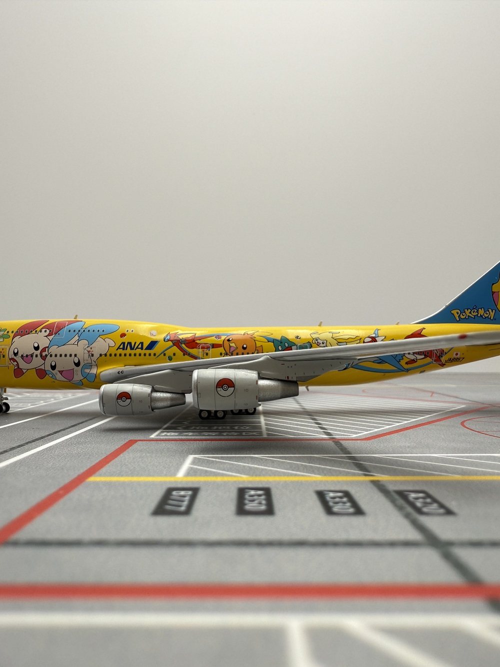 Geministar 1/400 JA8957 All Nippon Airways B747-400 aircraft Model