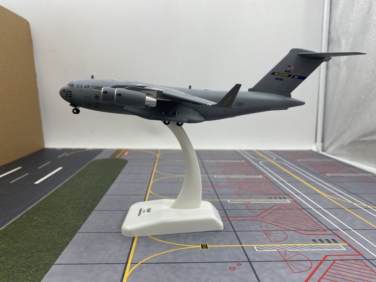 Hogan Wings 1/200 USAF C17 Globemaster III transport aircraft