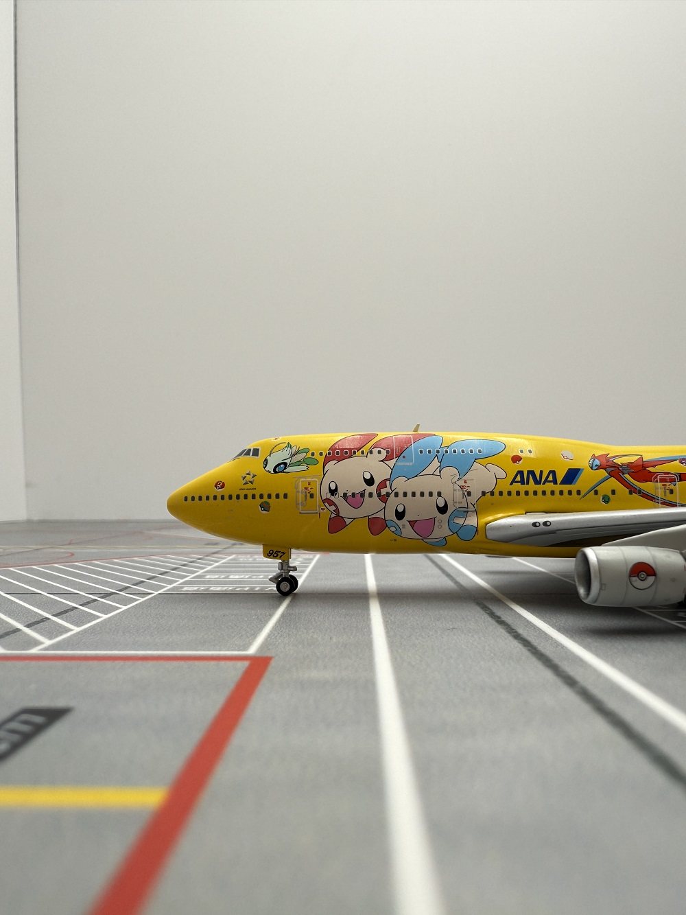 Geministar 1/400 JA8957 All Nippon Airways B747-400 aircraft Model