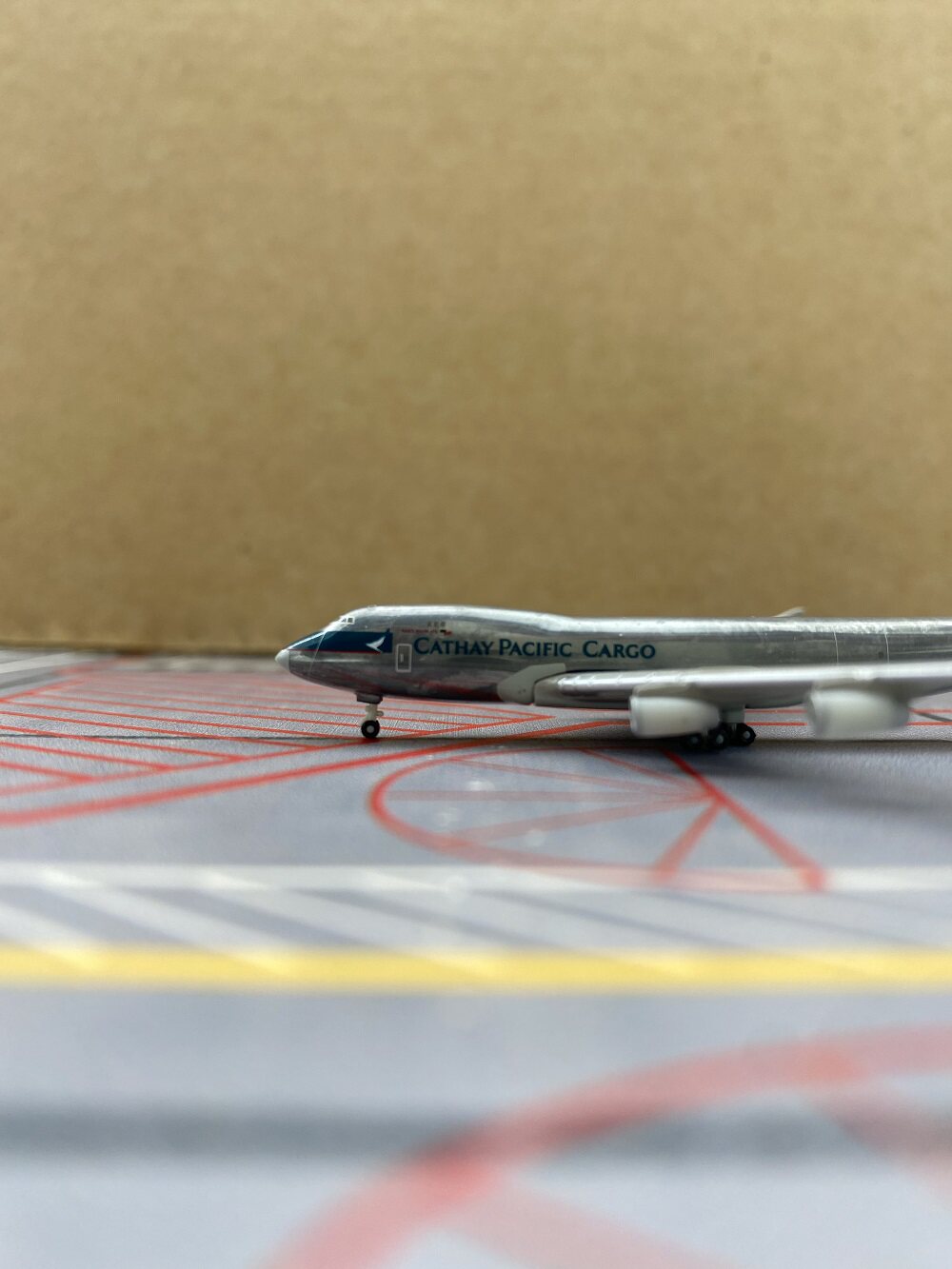 Hogan 1/1000 alloy finished small aircraft model cathay pacific