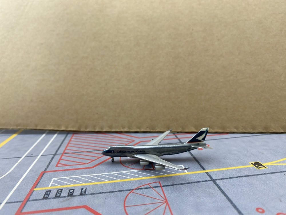 Hogan 1/1000 alloy finished small aircraft model cathay pacific