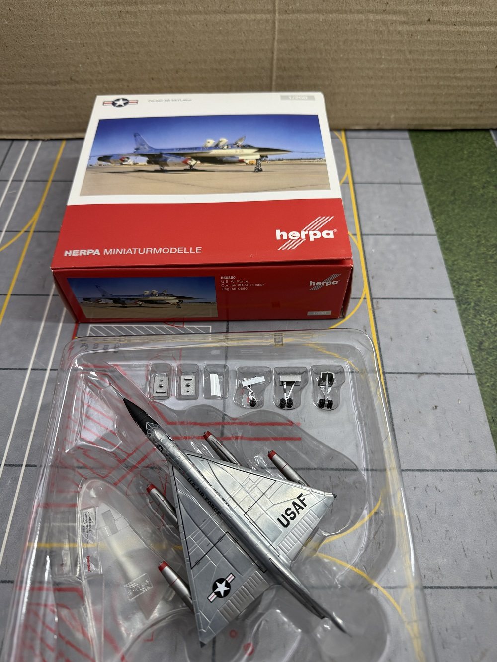 航空機・ヘリコプター HERPA 1⁄200 Convair XB-58 Hustler 航空機