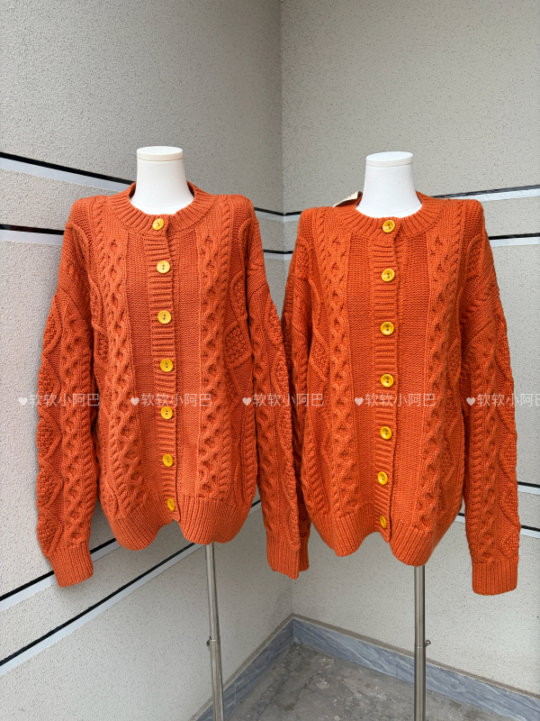Soft Little Aba~Pumpkin Sweater·Can Be Paired with a Plaid Skirt with Doll Collar for a Stay-At-Home Look