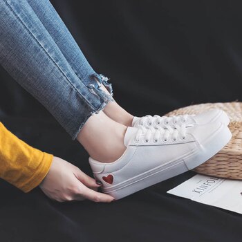 Heart-Shaped White Sneakers for Women 2024 New Popular Style Student Casual Shoes Summer Thin Style Versatile Flat Sneakers to Match Skirts