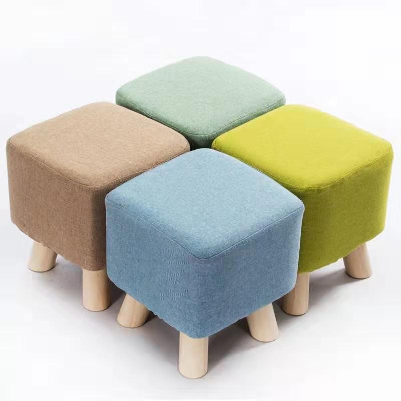 Changing the shoe stool (colour random hair)