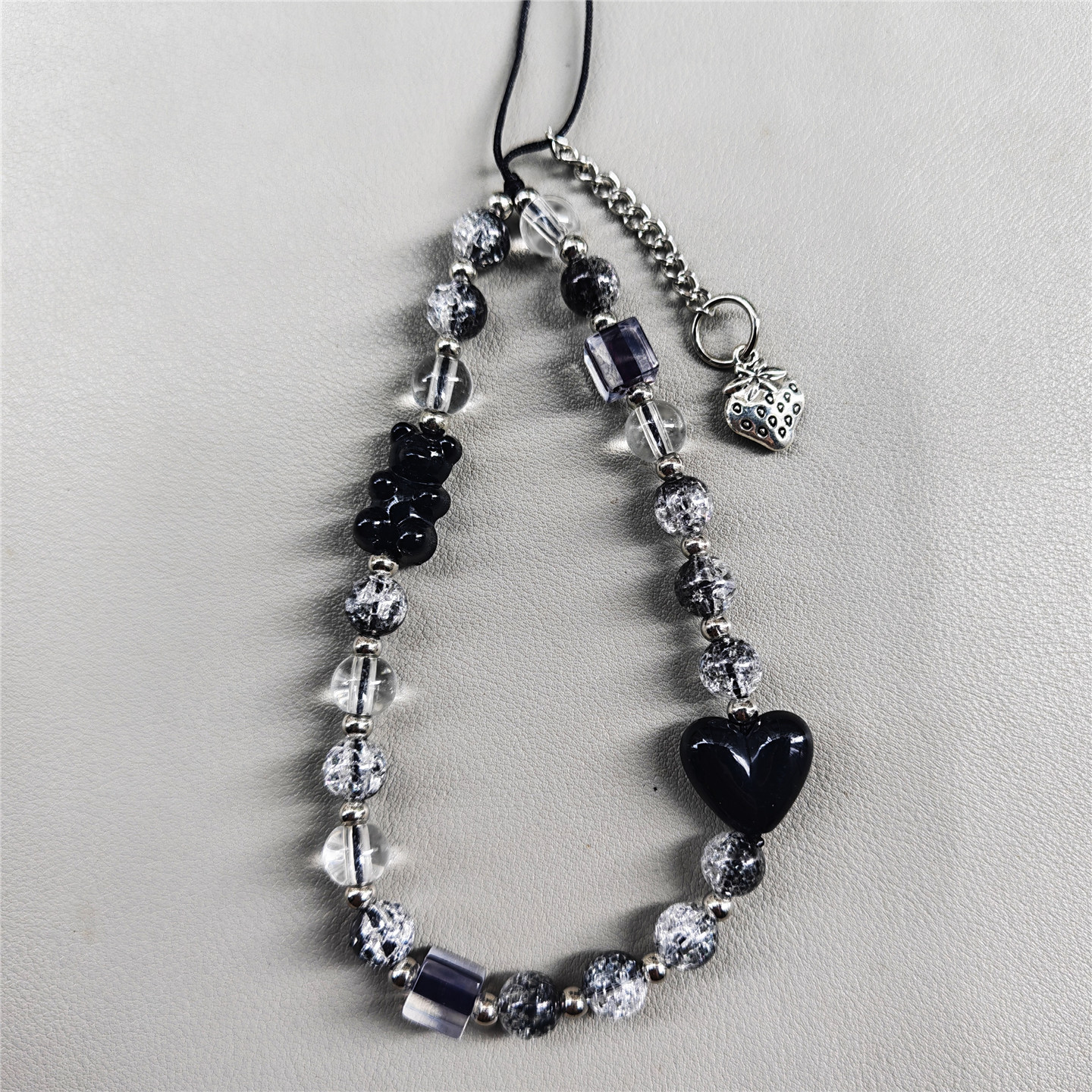 Heart-shaped beaded bear mobile phone charm, short black beaded CCD camera lanyard, creative pendant, portable accessory.