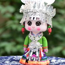 Miaoxiu 贵州土特产苗族特色工艺品木偶娃娃摆件礼盒装1个