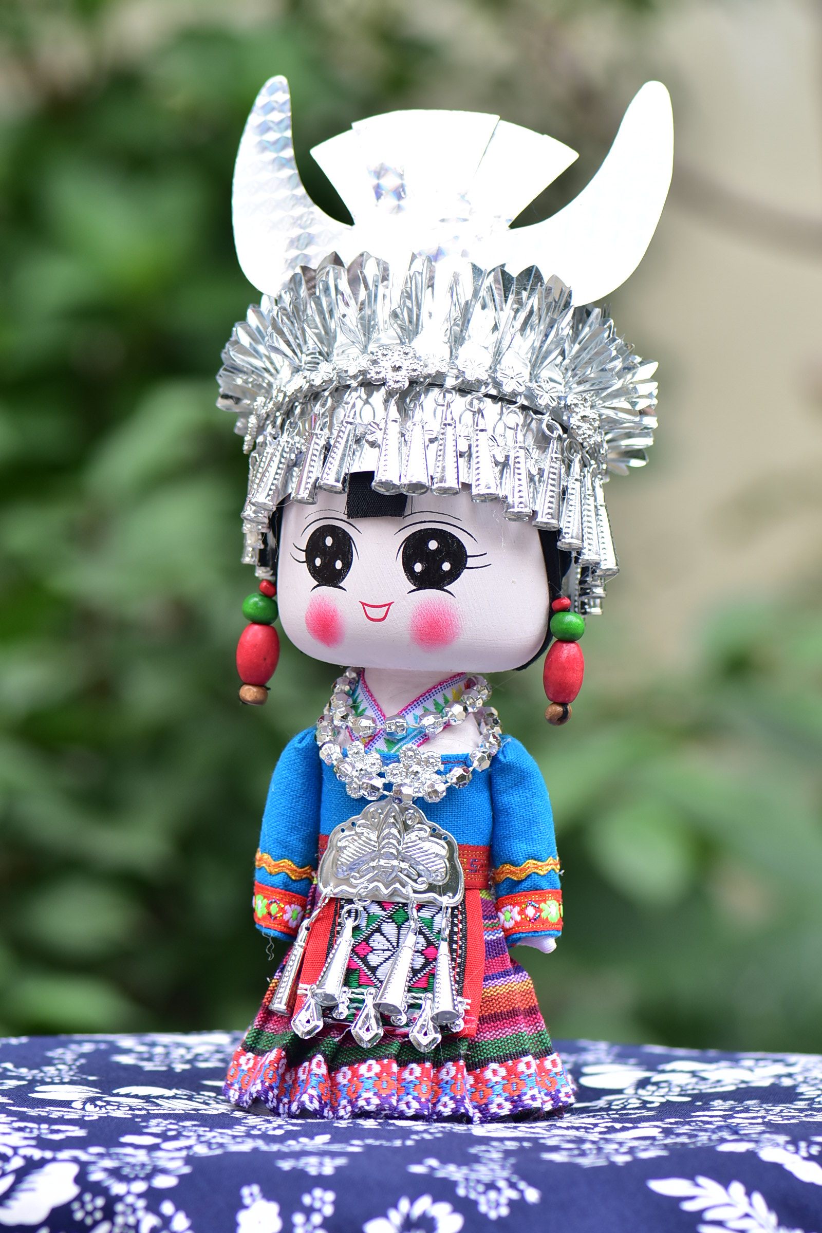 Miaoxiu 贵州土特产苗族特色工艺品木偶娃娃摆件礼盒装1个