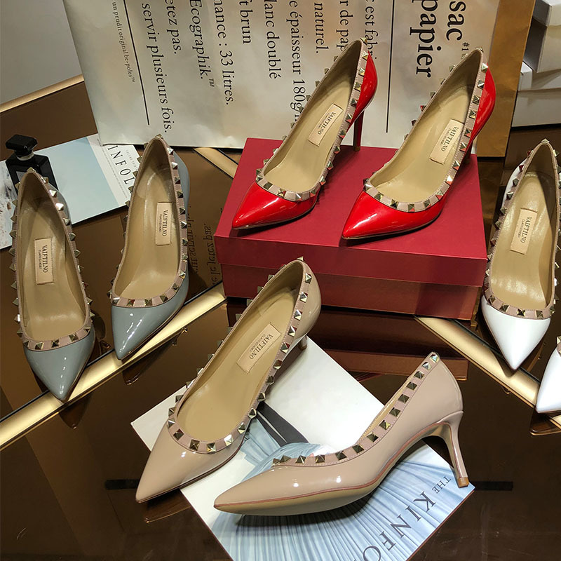 High-Heeled Studded Pointed-Toe Women's Pumps, Shallow Mouth, Sexy and Versatile, Stylish for Everyday Wear, Shiny Leather, Suitable for Commuting and Work, with Thin Heels and Patent Leather High-Heeled Studded Pointed-Toe Women's Pumps, Shallow Mouth, Sexy and Versatile, Stylish for Everyday Wear, Shiny Leather, Suitable for Commuting and Work, with Thin Heels and Patent Leather