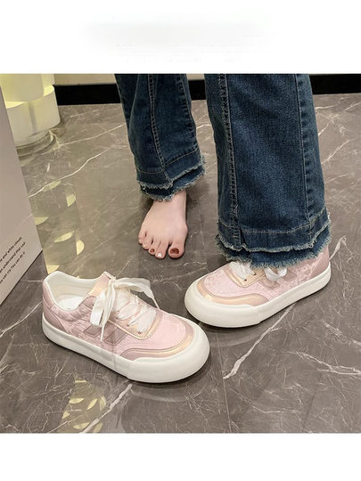 Zapatos blancos para mujer 2025 primavera y otoño nuevos zapatos populares de suela gruesa con faldas, zapatillas casuales versátiles, zapatos de mujer de moda