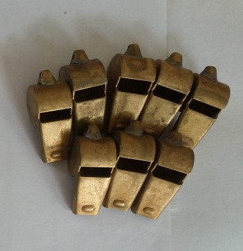 Retro primary color thickened pure copper whistle referee coach police traffic command copper whistle European-style British copper whistle