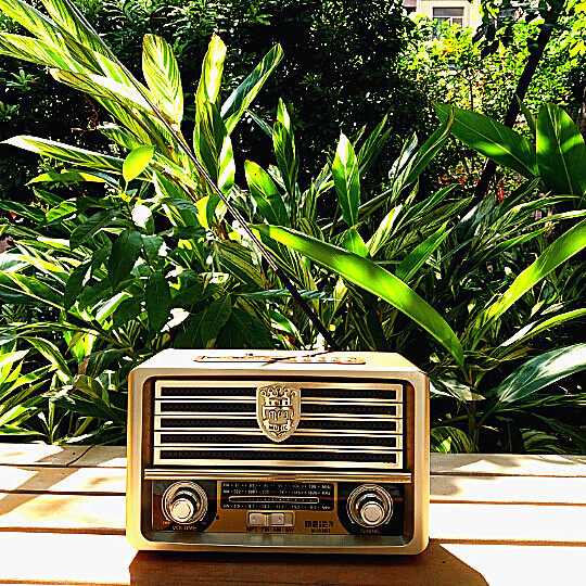 European and American retro radio desktop rock bluetooth speaker plug card sound charge all wave short wave short wave old