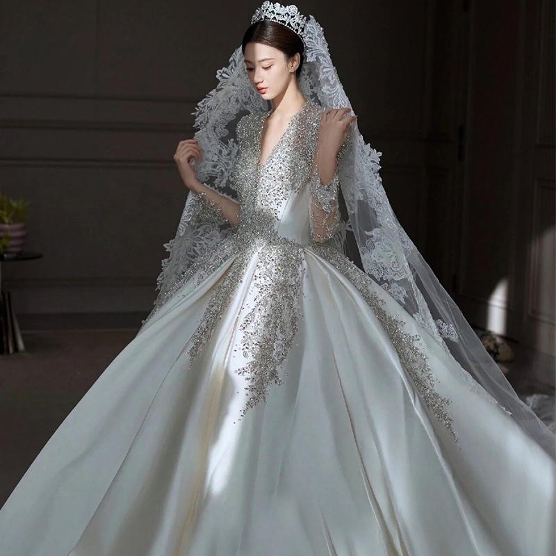 長袖サテンメインウェディングドレス 2024 新しいブライダル V ネック高級質感重工業レトロフランス冬小柄