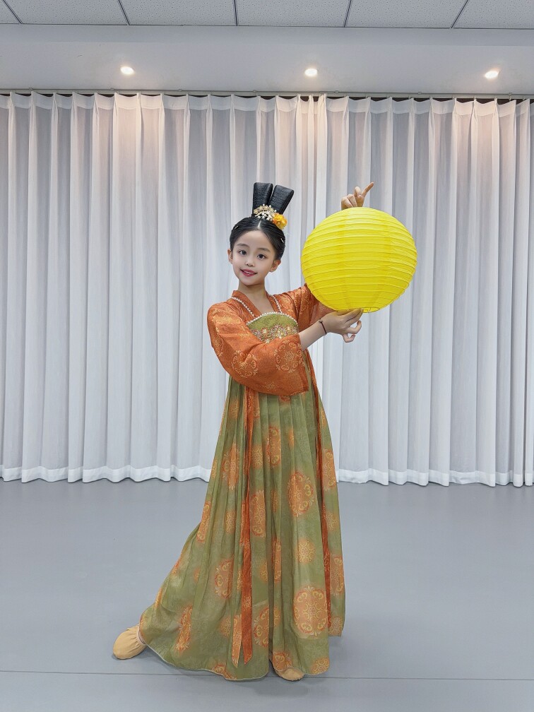 炫彩民族风演出服