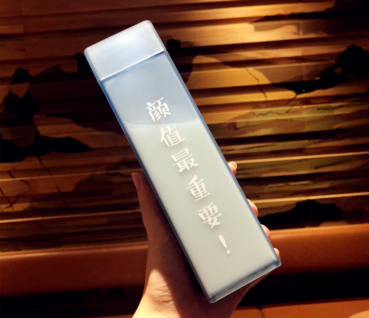 Cốc vuông đơn giản cầm tay cốc nhựa cá tính Phiên bản Hàn Quốc của cốc chống rò rỉ sáng tạo nhỏ tách trà tươi bình nước tập gym