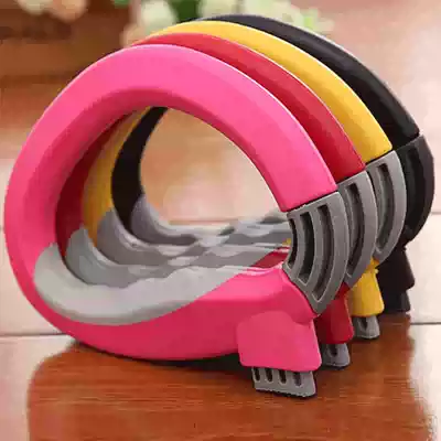 The food-saving artifact, the hand-pulling device, the bag-carrying bag, the plastic bag, the handle, the vegetable, the artifact