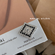 MANUAL STUDIO profiled black claw sweater fur mink fur trim button