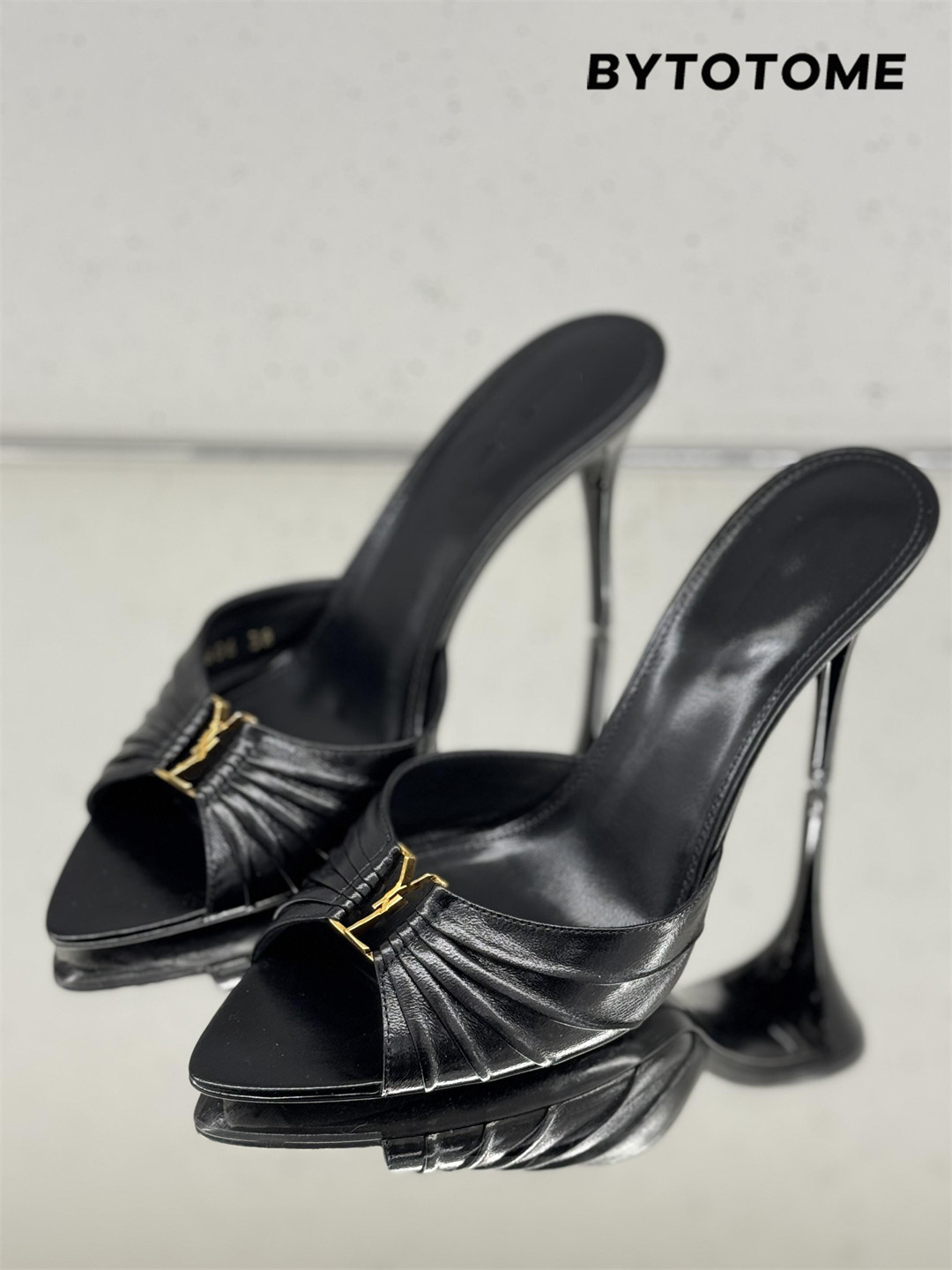 High-Heeled Round-Toe Peep-Toe Slippers for Women, Stiletto Heel, 2025 Spring New Style, Metal Buckle, Pleated, Versatile, Commuting Sandals