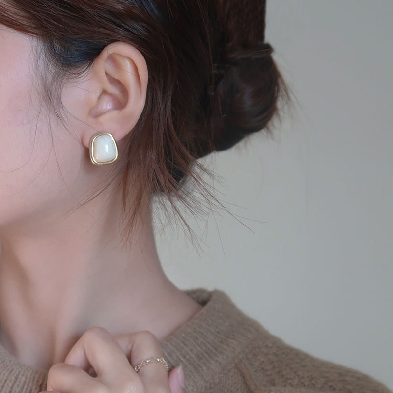 Margot hand-made earrings are particularly niche retro Hong Kong style high-end design ear needles green unique ear clip earrings