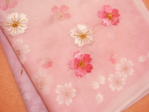 Japanese-made Yuzen embroidered handkerchief Yamamoto Ren cotton embroidered soft ladies cherry blossom handkerchief recommended