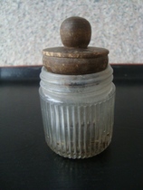 A3961 Republic of China Western glass cosmetic bottle Chinese with lid is very interesting